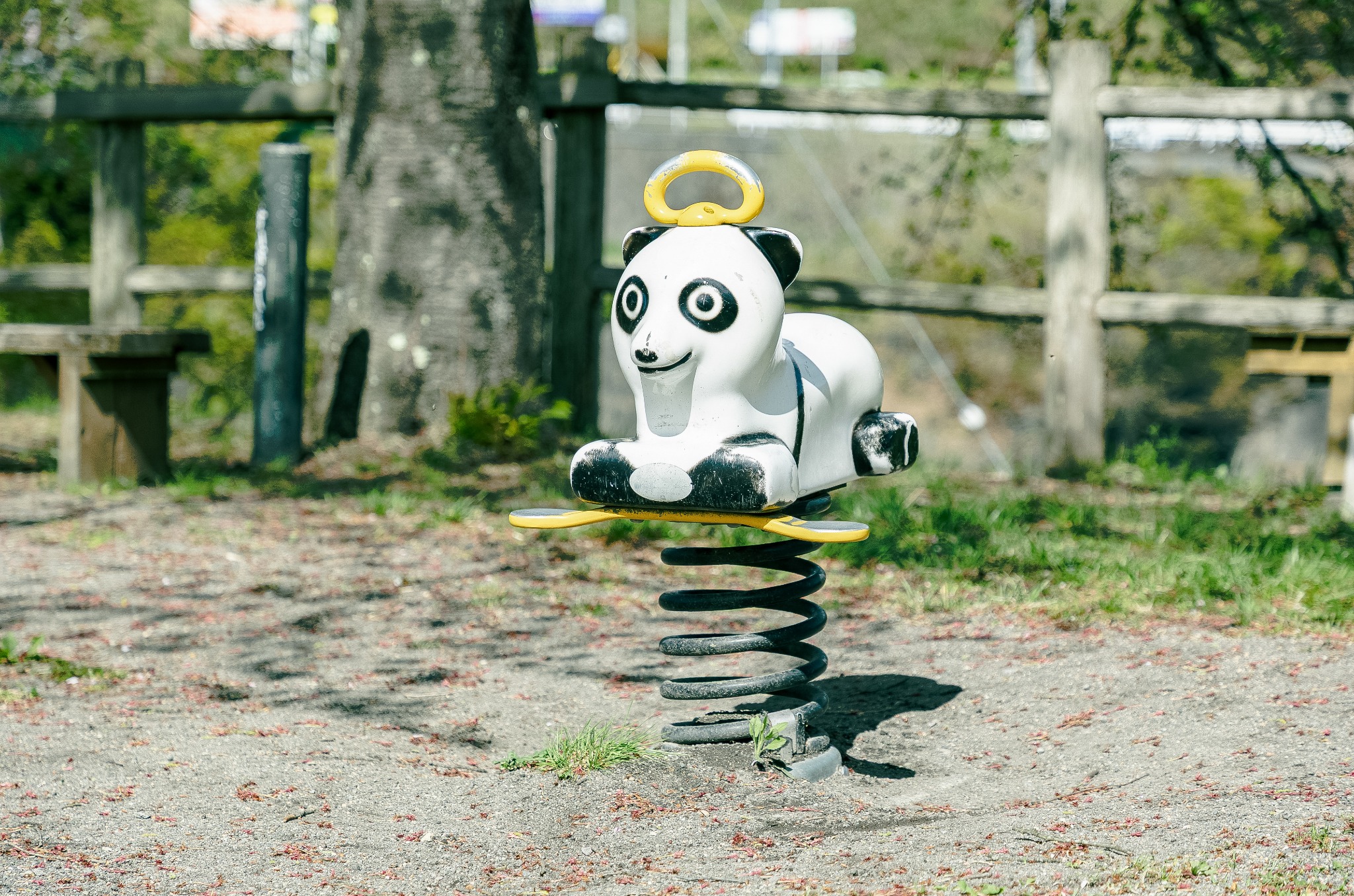 公園に残されたパンダの遊具