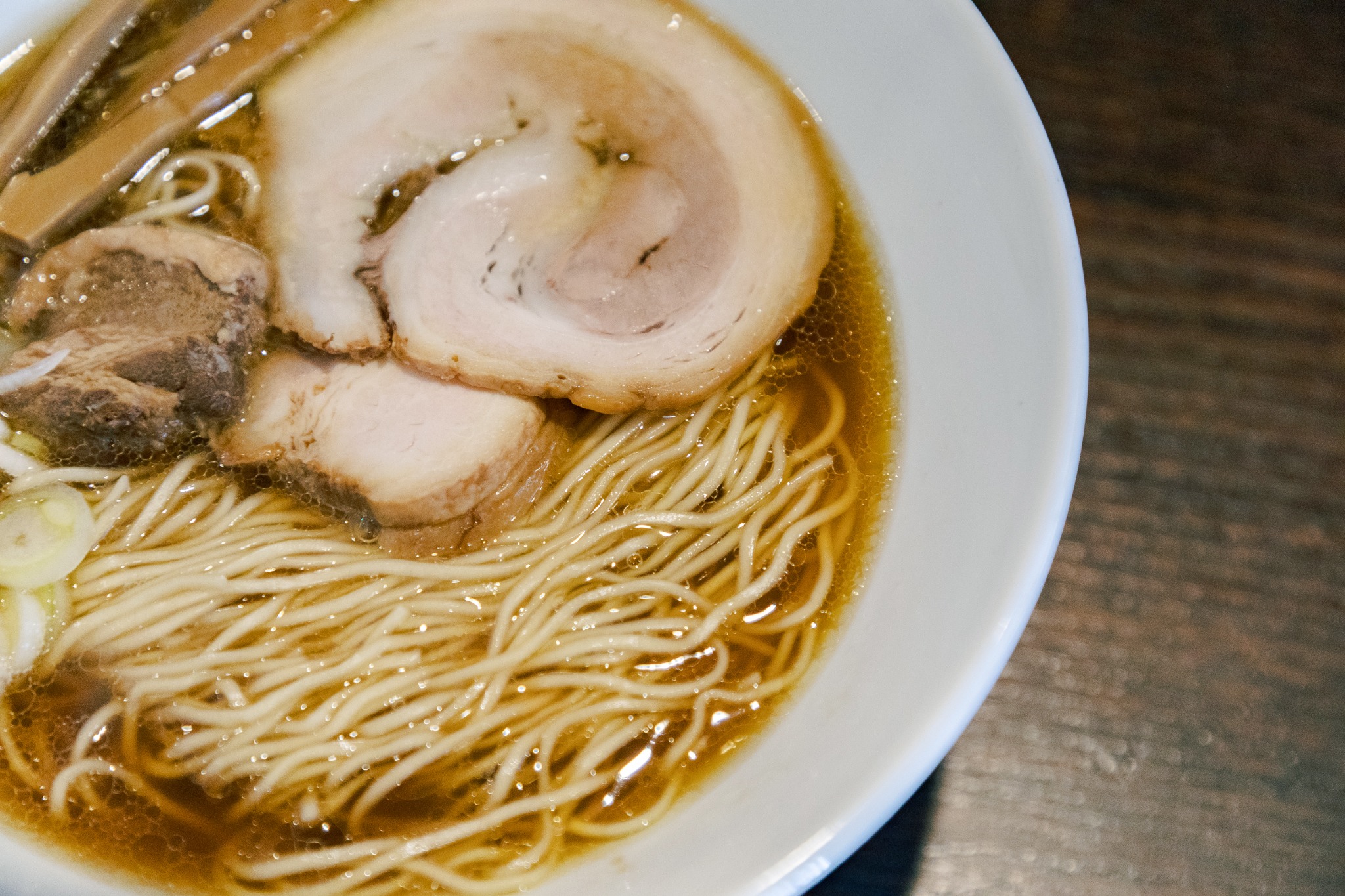 湯気の向こうにある一杯のラーメン